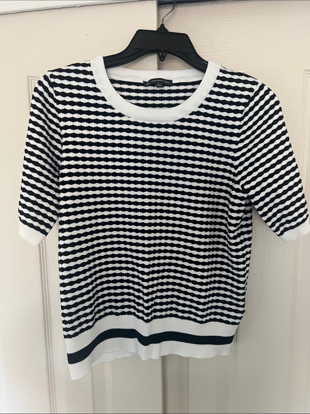 Adrianna Papell Black and White Short Sleeve Knit Top